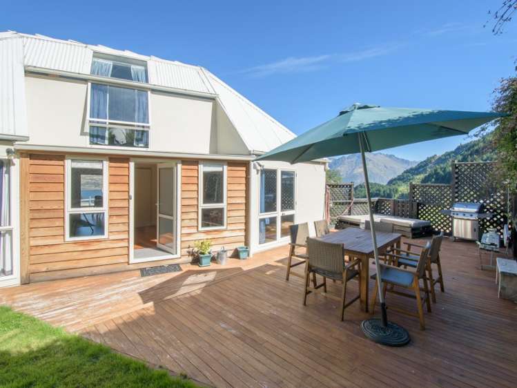 9b Arawata Terrace Fernhill/Sunshine Bay_8