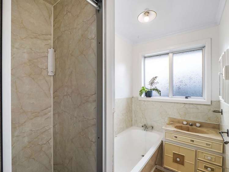 402 Yaldhurst Road Russley_17