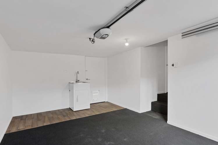 2/166 Rocking Horse Road Southshore_17