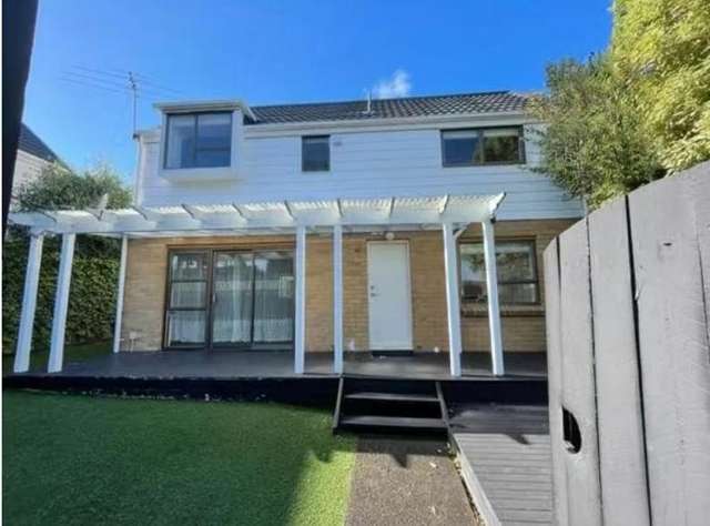 Sunny 3-Bed Freehold Starter in St Johns