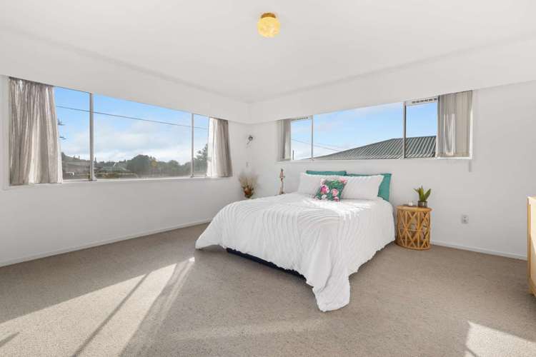 194 Clayton Road Mangakakahi_4