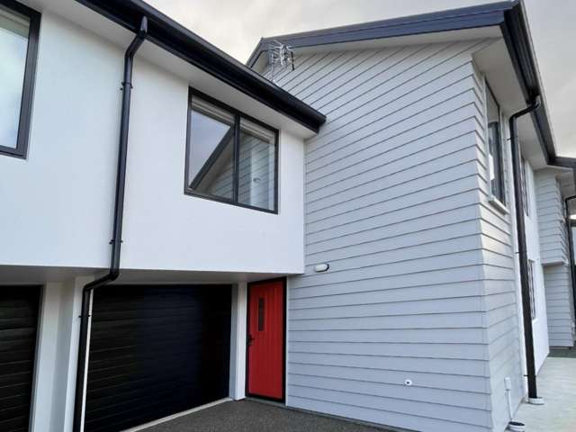 Stylish 2 bedroom townhouse