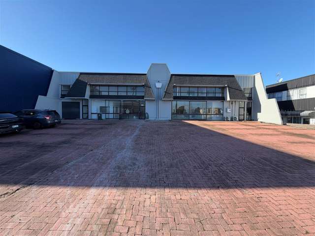 Immaculate Road Front Warehouse & Showroom