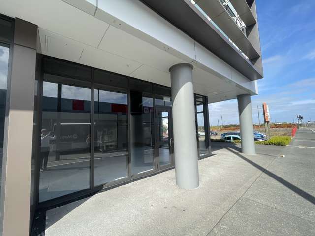 Tenancy 2 and 3/211 Ormiston Road Flat Bush_2