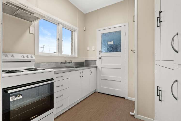 23 Railway Street West_5