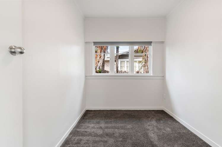 13 & 13A Lee Road Hannahs Bay_8