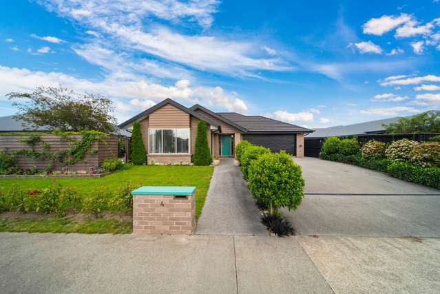 Lifestyle Outlook with Space to Entertain