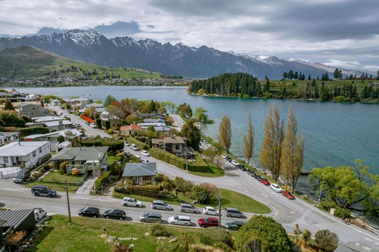 1 Suburb Street Queenstown_4