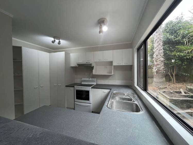 2/205 Abbotts Way Remuera_3