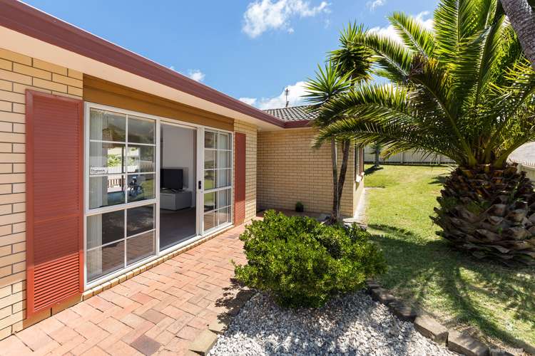 22 Lynwood Road New Lynn_1