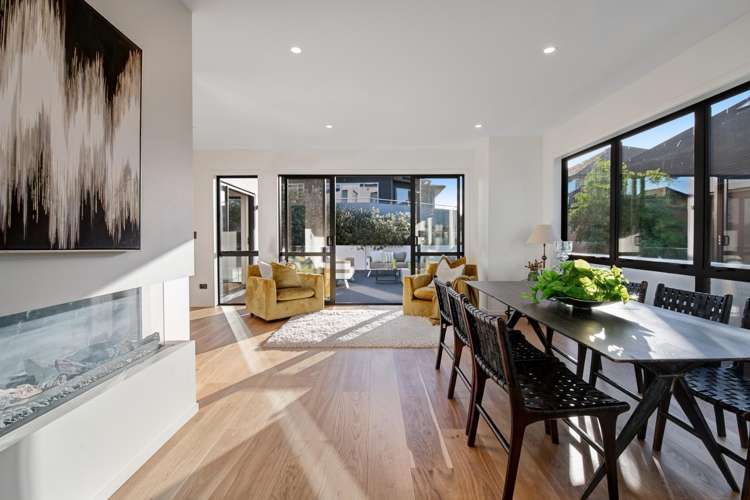 18b The Esplanade Eastern Beach_15