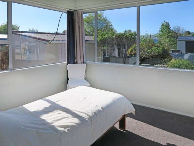 23 Main Road Owaka_10