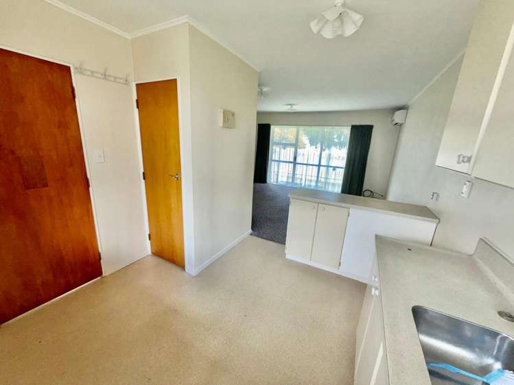  2/12 Fraser Street Wainuiomata_3