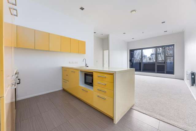 Modern Uptown Apartment with Two Bedrooms, Two Bathrooms & Secure Parking