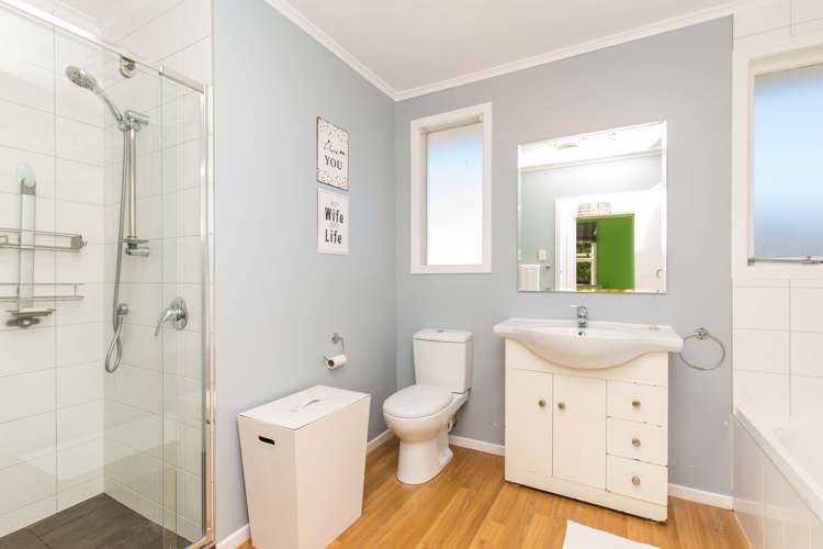 8 Crocombe Crescent Beach Haven_9