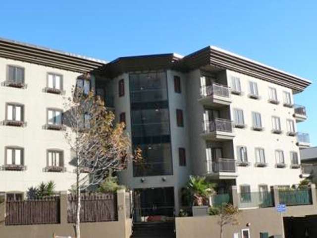 Modern Apartment Located on Fringe of Viaduct