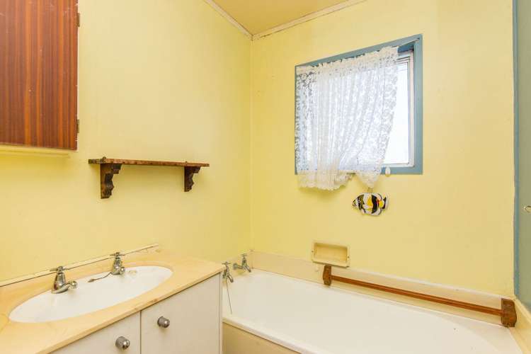 2/10 Dorendia Place Clendon Park_7