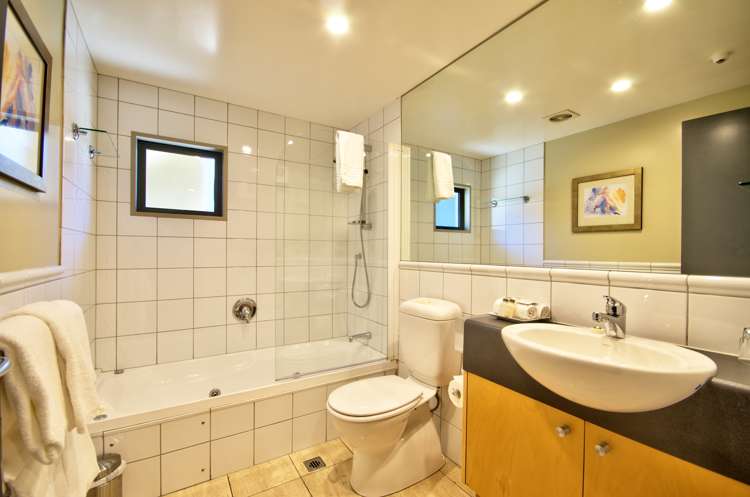 410/7 Adelaide Street Queenstown_13