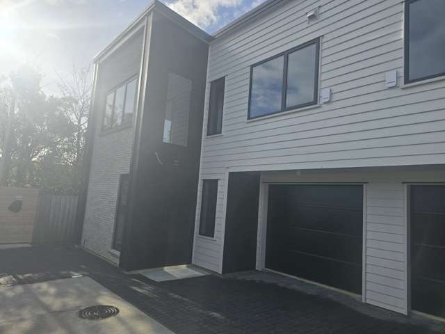 Spacious and Modern 4 Bedroom Townhouse