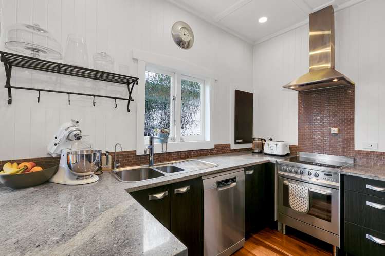 8 Challinor Crescent Mount Albert_4