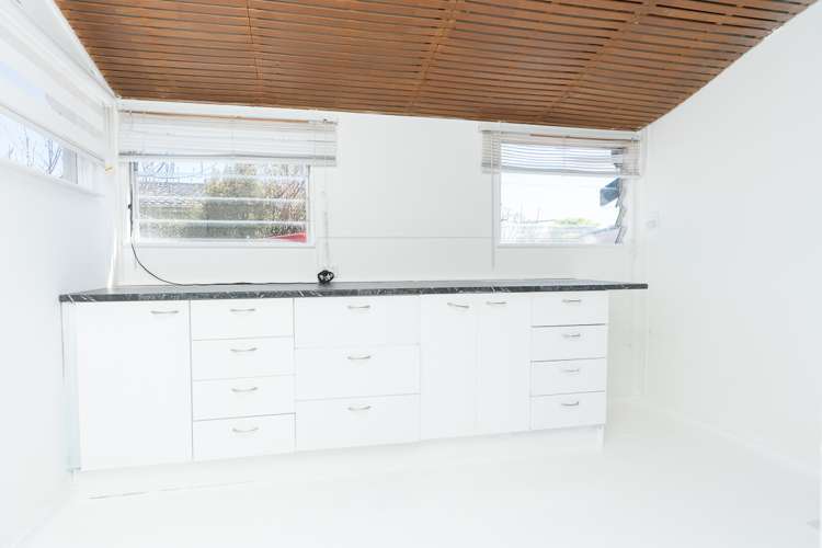 76 Saxbys Road Deanwell_17