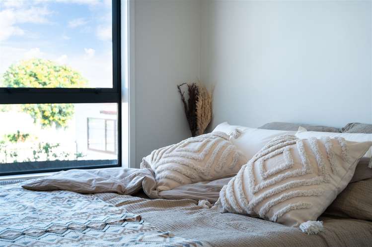 7/11 Scanlen Terrace Kelston_7