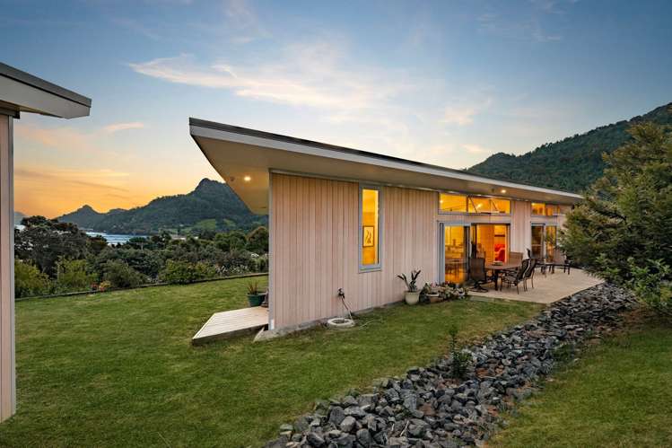 38 Upland Road Huia_12