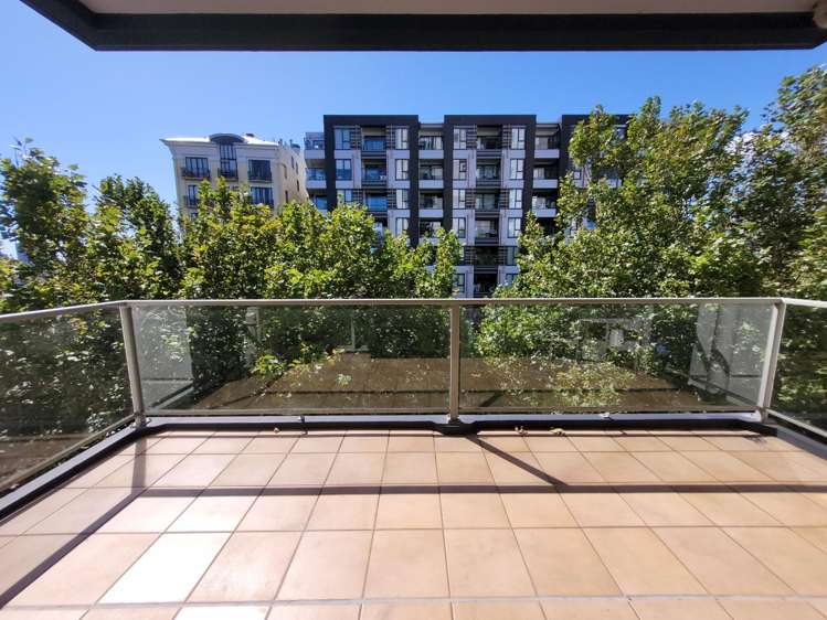 8 Howe Street 1664_17