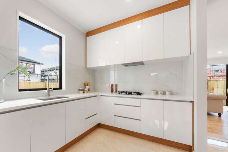 8 Knockanara Drive Flat Bush_6