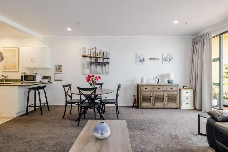 3F/6 Queen Street Palmerston North Central_3