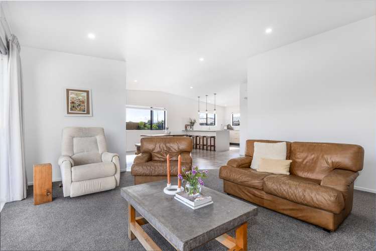 14 Ash Close Levin_13