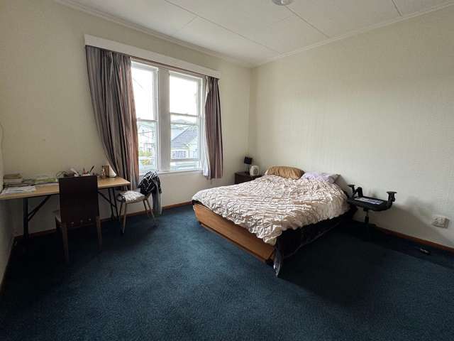 Super large 3 bedroom apartment in Mt VIC