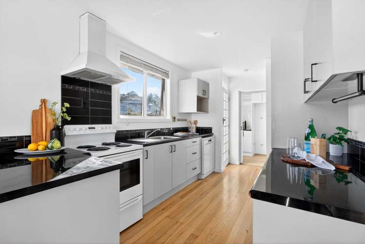 217 Dowse Drive Maungaraki_5