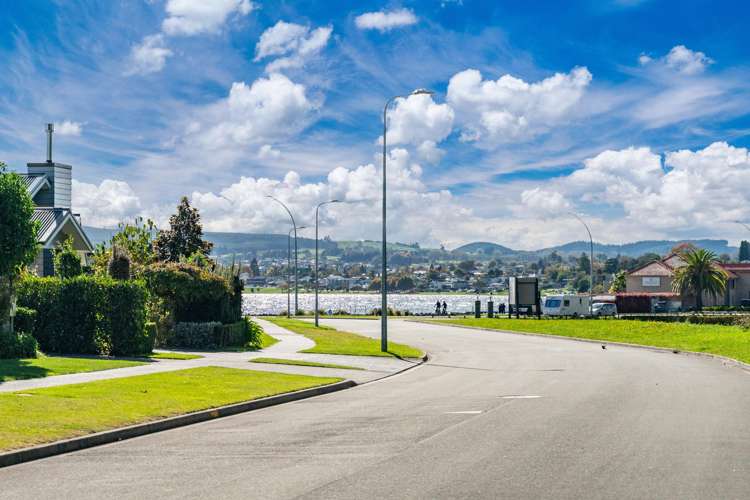 1/1 The Moorings Two Mile Bay_29