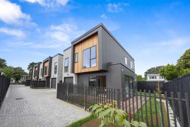 2 Hollywood Avenue_1