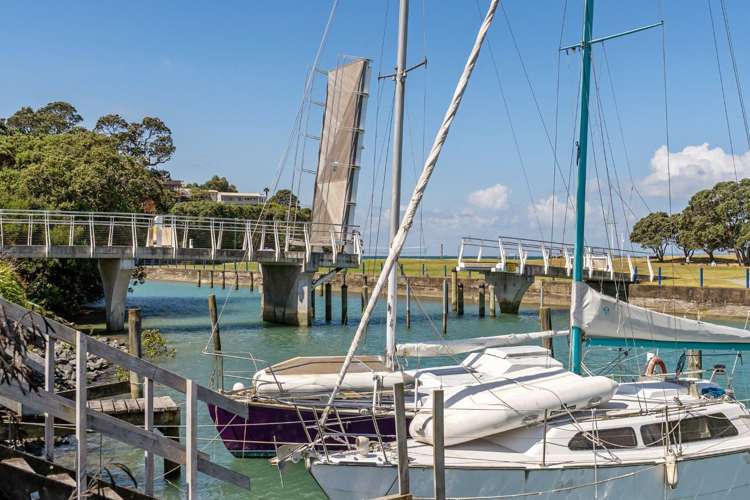 2/76 Heathcote Road Castor Bay_16