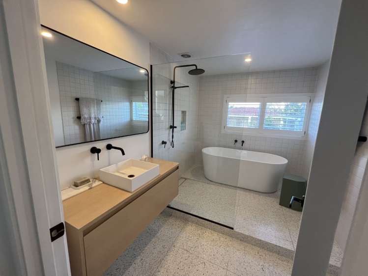 1/4 Beach Road Castor Bay_12