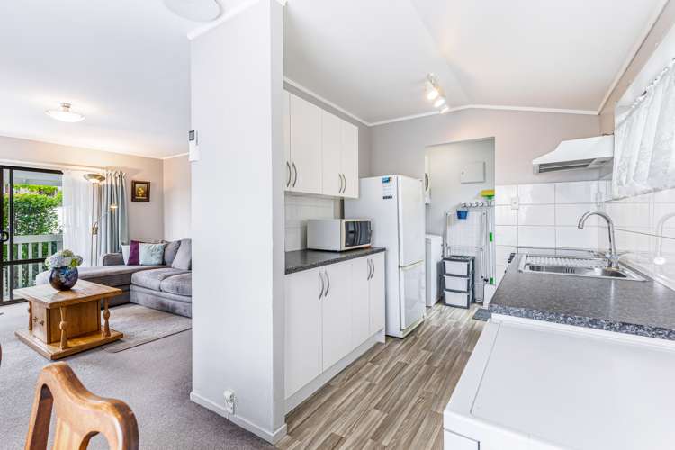 2/6 Helena Street Massey_7