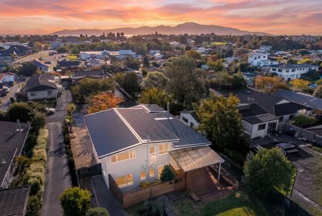 Large 4 Bed Family Home + Sleepout in Prime Spot
