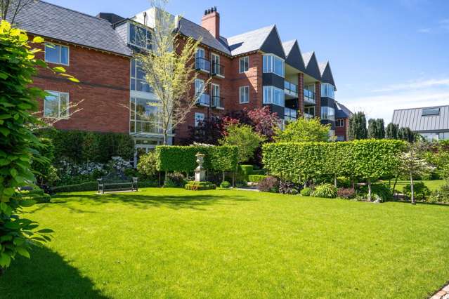 Palatial and Private by the Park