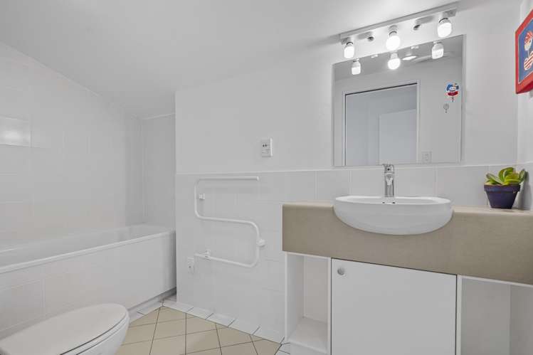 2F/5 Furneaux Way Remuera_17