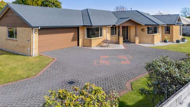 Executive Living with Space and Comfort