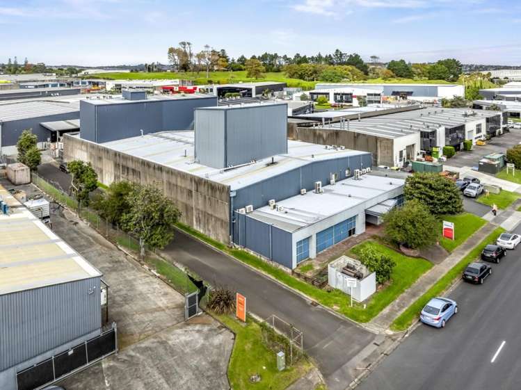 5 Sir William Avenue & 10 Barmac Place East Tamaki_14