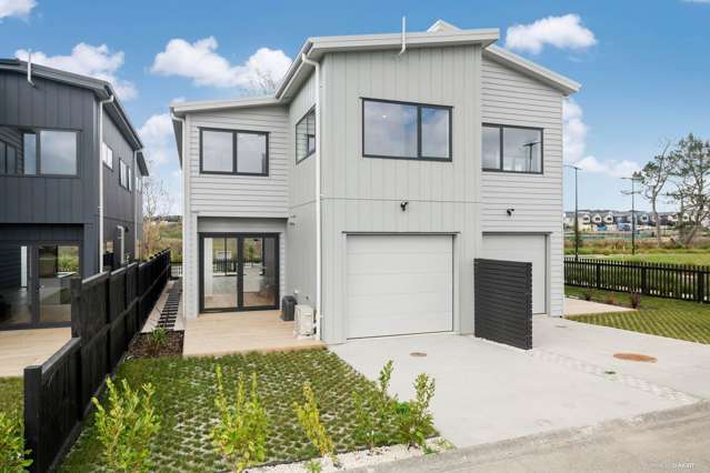 Stunning Brand - New Reserve View Home