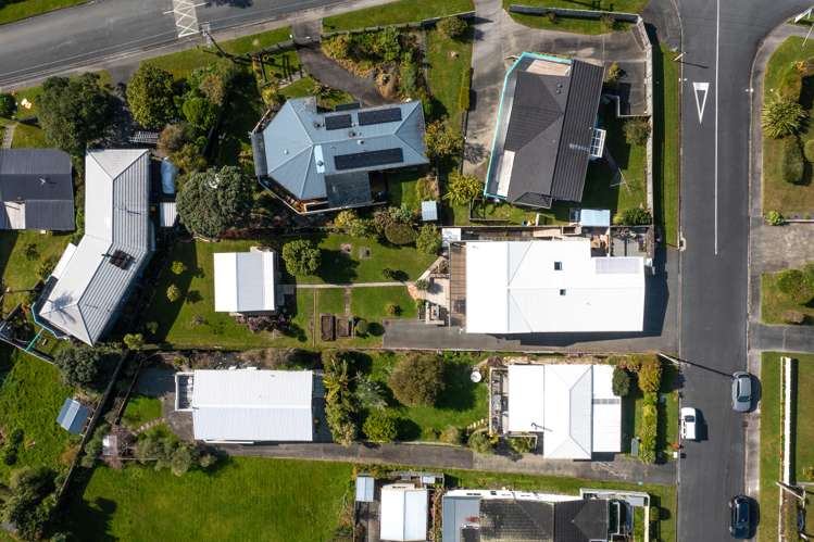 4 Piccadilly Circus Snells Beach_22