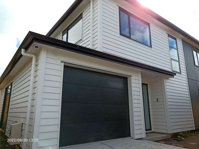 Near new freestanding house with 2 ensuits