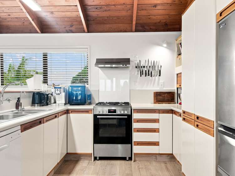 15 Surf Road Stanmore Bay_7