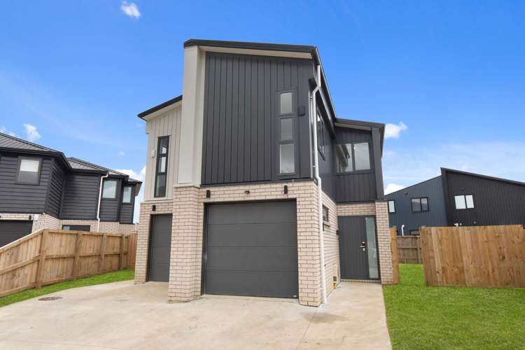 2 6 Mila Paige close Glenview Fitzroy_12