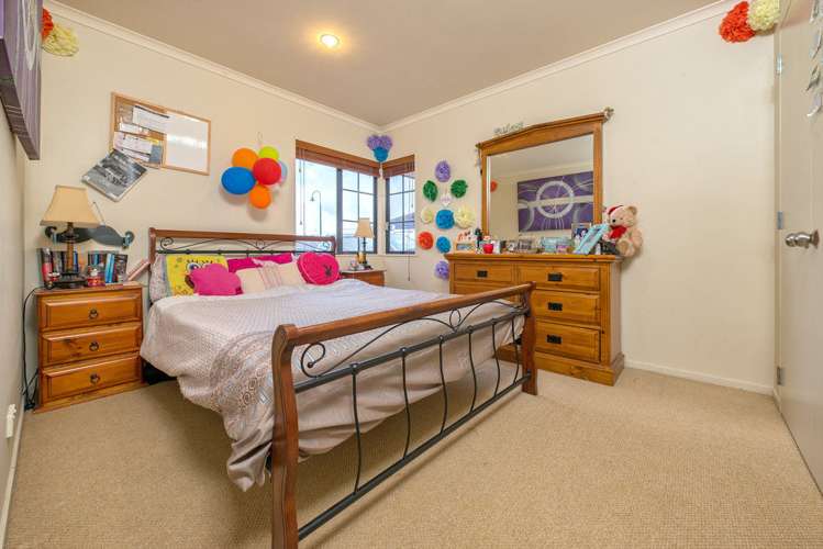 6 Greta Banks Place Wattle Downs_10