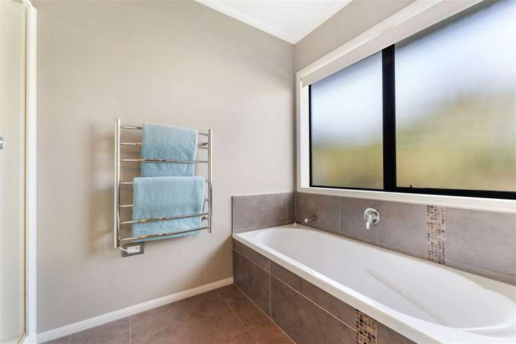 17 Gavinike Place Waimauku_12